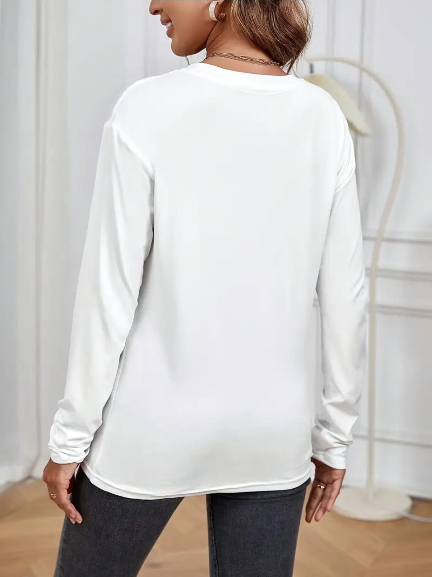 Casual Top Featuring a Round Neck And a Cartoon Cat Print, Suitable for Machine Washing, Designed for a Regular Fit in Spring, Autumn, And Winter, Made from Comfortable Fabric