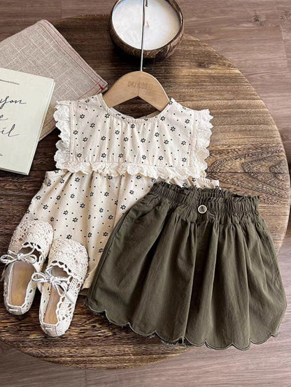 Girls' Summer Forest-style Sleeveless Floral 2pcs Set: Lace-trimmed Small Floral Short-sleeve Top + Ruffled-edge Shorts, Perfect for Outdoor