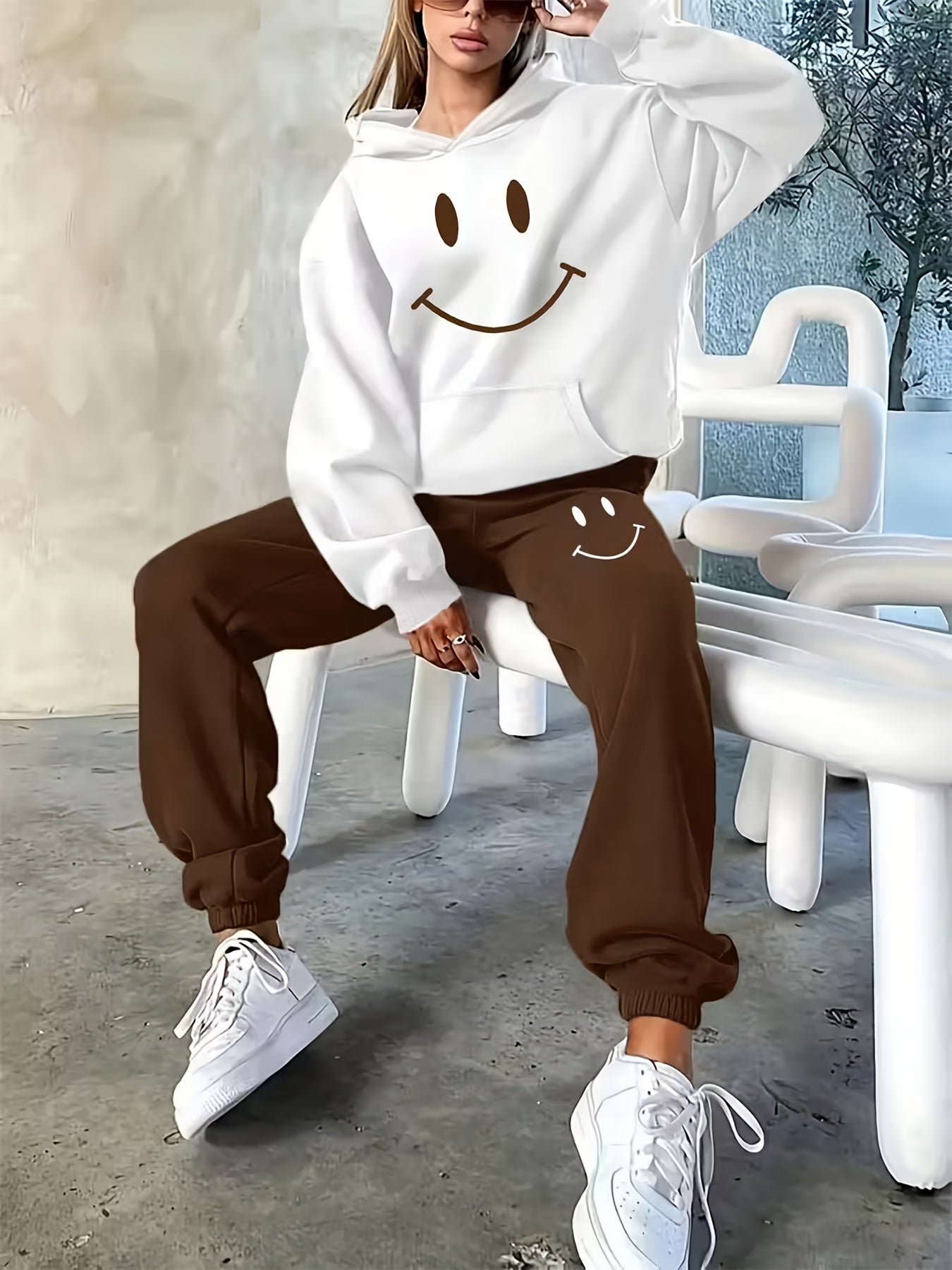 Women's Suit, Casual Sportswear 2pcs Set with Smiling Pattern, Casual Letter-printed Loose And Warm Long-sleeved Hooded Sweatshirt with Elastic Waist And Drawstring Pants, Jogging Sets for Women, Womens 2pcs Set Outfits