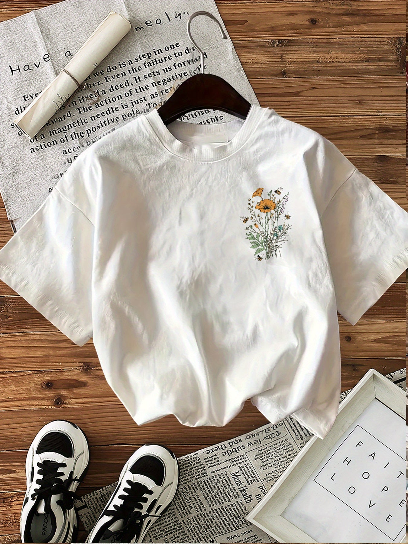 [Front and Back Double Image] Fresh Style Flowers and Bees in Your Printed World Short Sleeve Round Neck T-Shirt