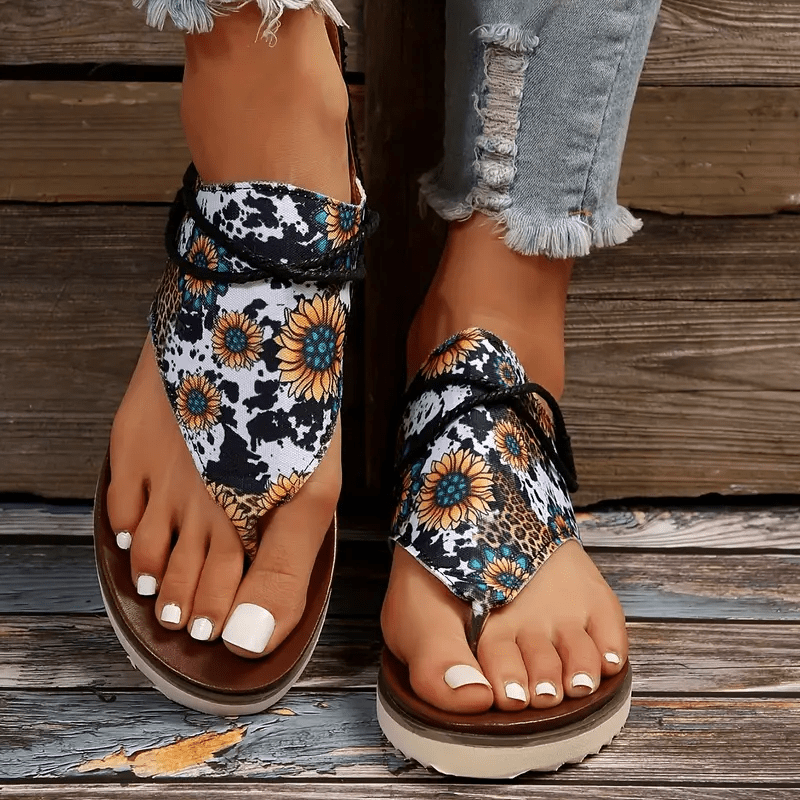 Ladies Flat Sandals-2025 New Fashion Beach Shoes, Plus Size 11 Unique Rivet Design, High-end Banquet Shoes Flat and.