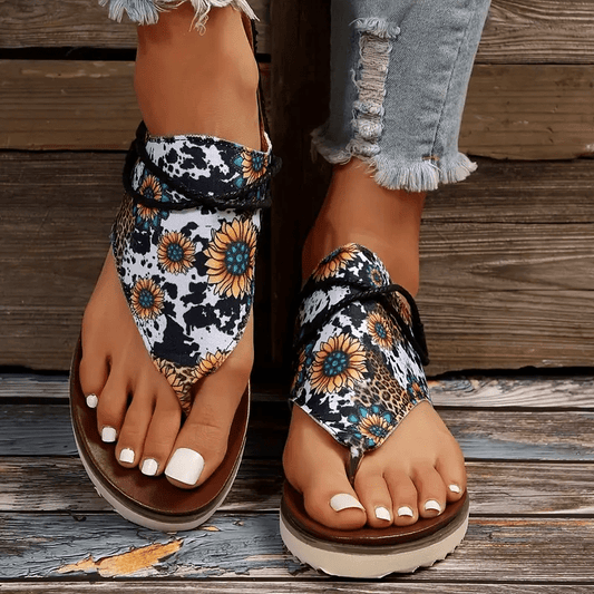 Ladies Flat Sandals-2025 New Fashion Beach Shoes, Plus Size 11 Unique Rivet Design, High-end Banquet Shoes Flat and.