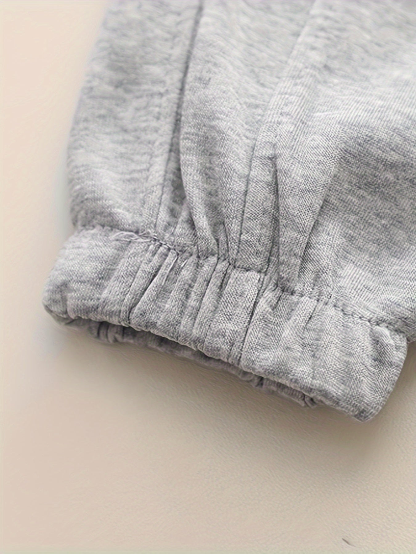 Wwowoniao Boys' Relaxed Fit Jogger Pants Made from a Featuring an Alphabet Design, Slightly Stretchy Knit Material, Equipped with Pockets, Suitable for Spring And Fall, Composed of 58% And 42% Polyester, Ideal for Outdoor Activities