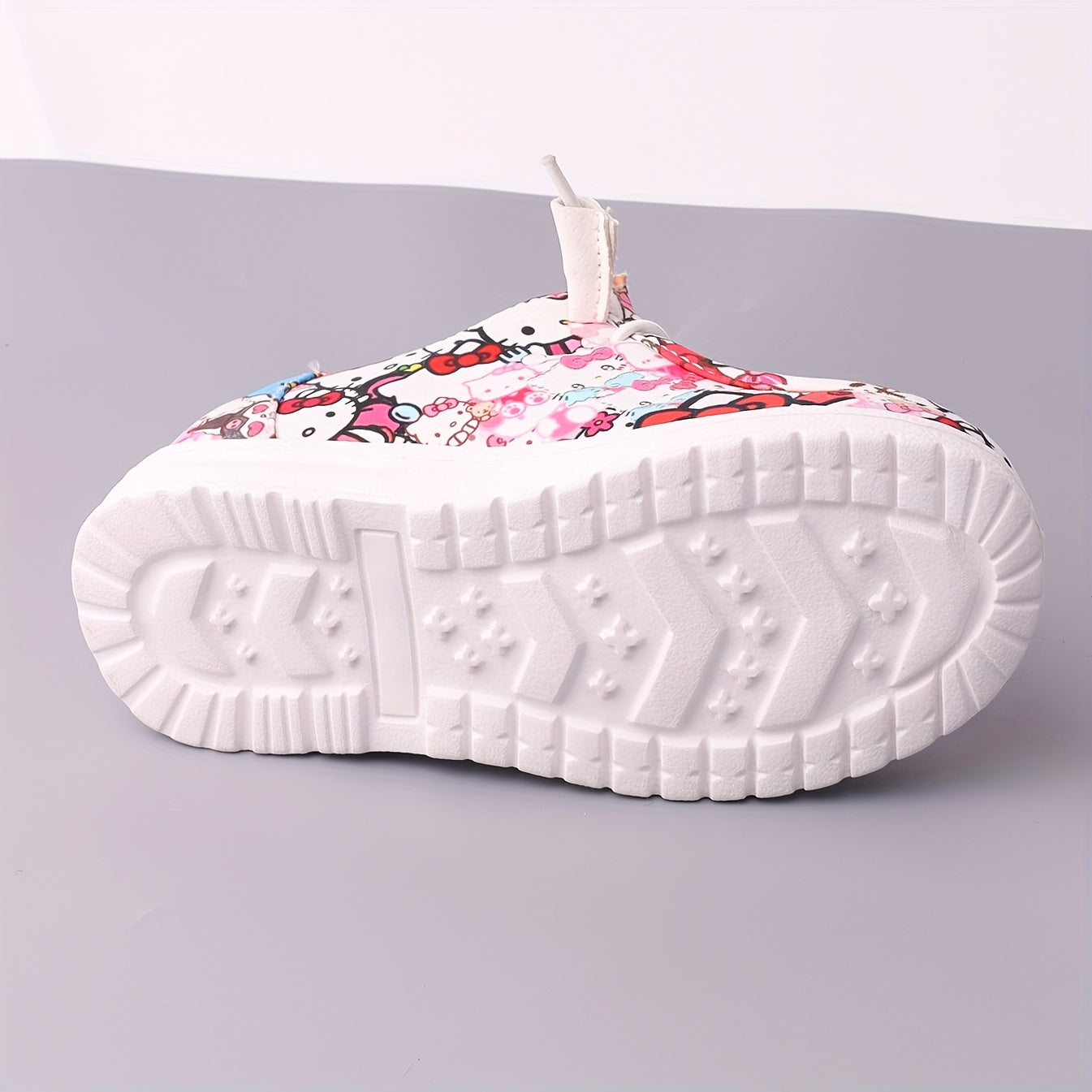 Casual Athletic Footwear for Girls, Featuring a Low-Cut Design Ideal for Both Indoor And Outdoor Use, Offering a Flat And Comfortable Fit, Resembling KT Cat Loafers