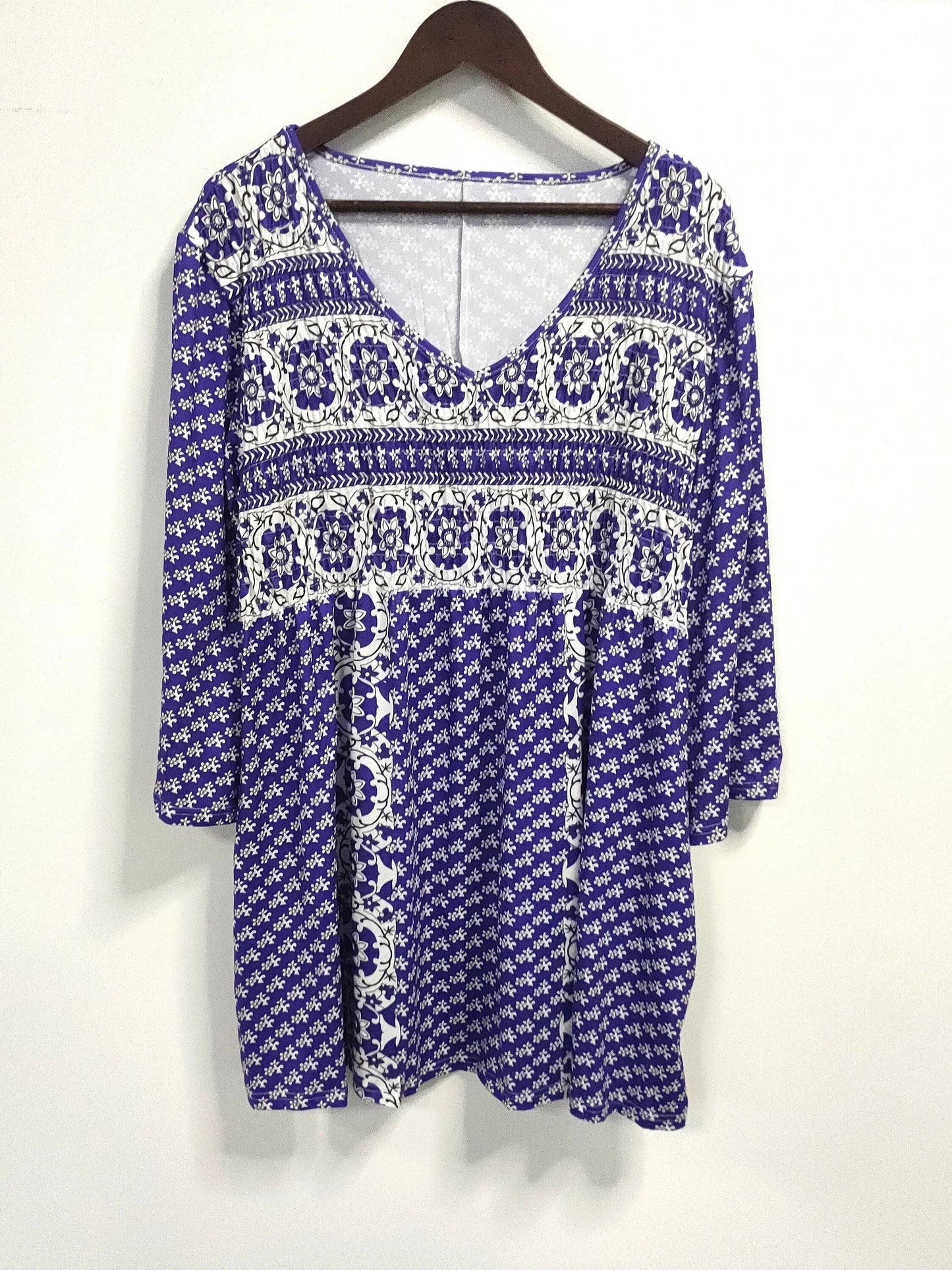 Plus Size - Plus Size - Ladies' 3/4 Sleeve Patterned Blouse - Stylish V-Neck Design, Opaque Material, Washable in Machine, Ideal for Everyday Use