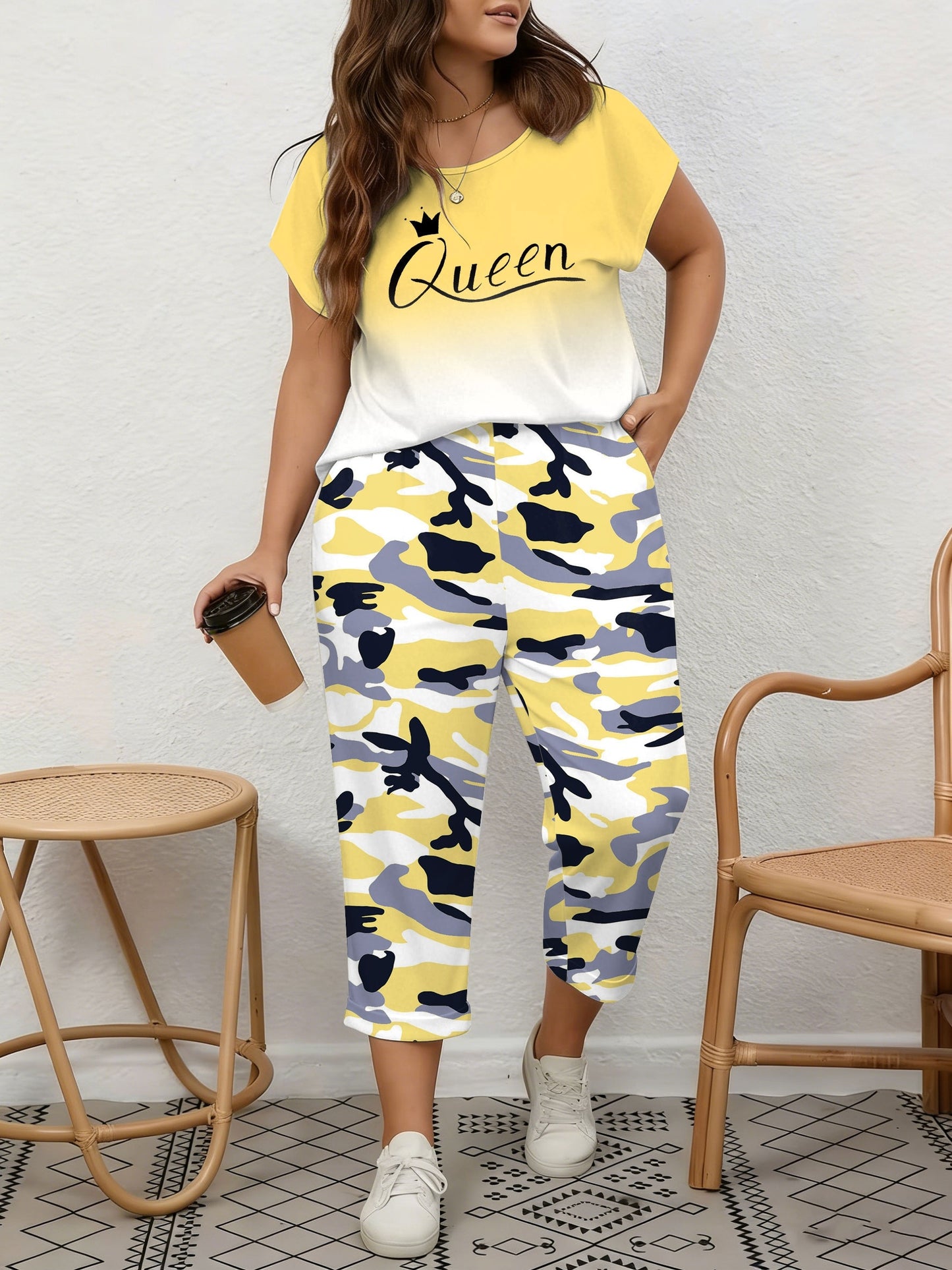 Plus Size, Spring/Summer Plus Size Women's 2pcs Set, Gradient Print And Queen Print, Round Neck Top with Capri Pants, Suitable for Home, Leis And Outings