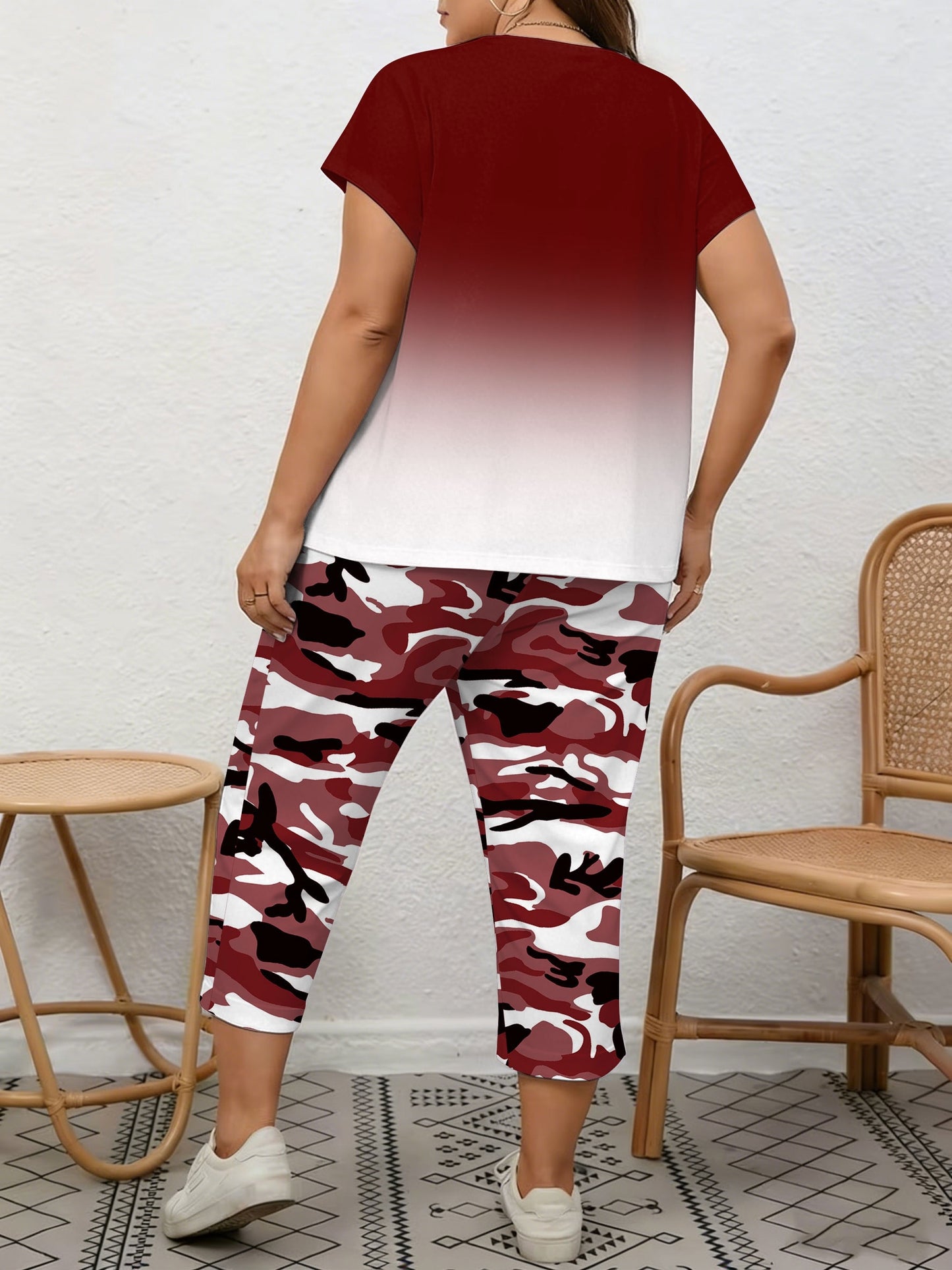 Plus Size, Spring/Summer Plus Size Women's 2pcs Set, Gradient Print And Queen Print, Round Neck Top with Capri Pants, Suitable for Home, Leis And Outings