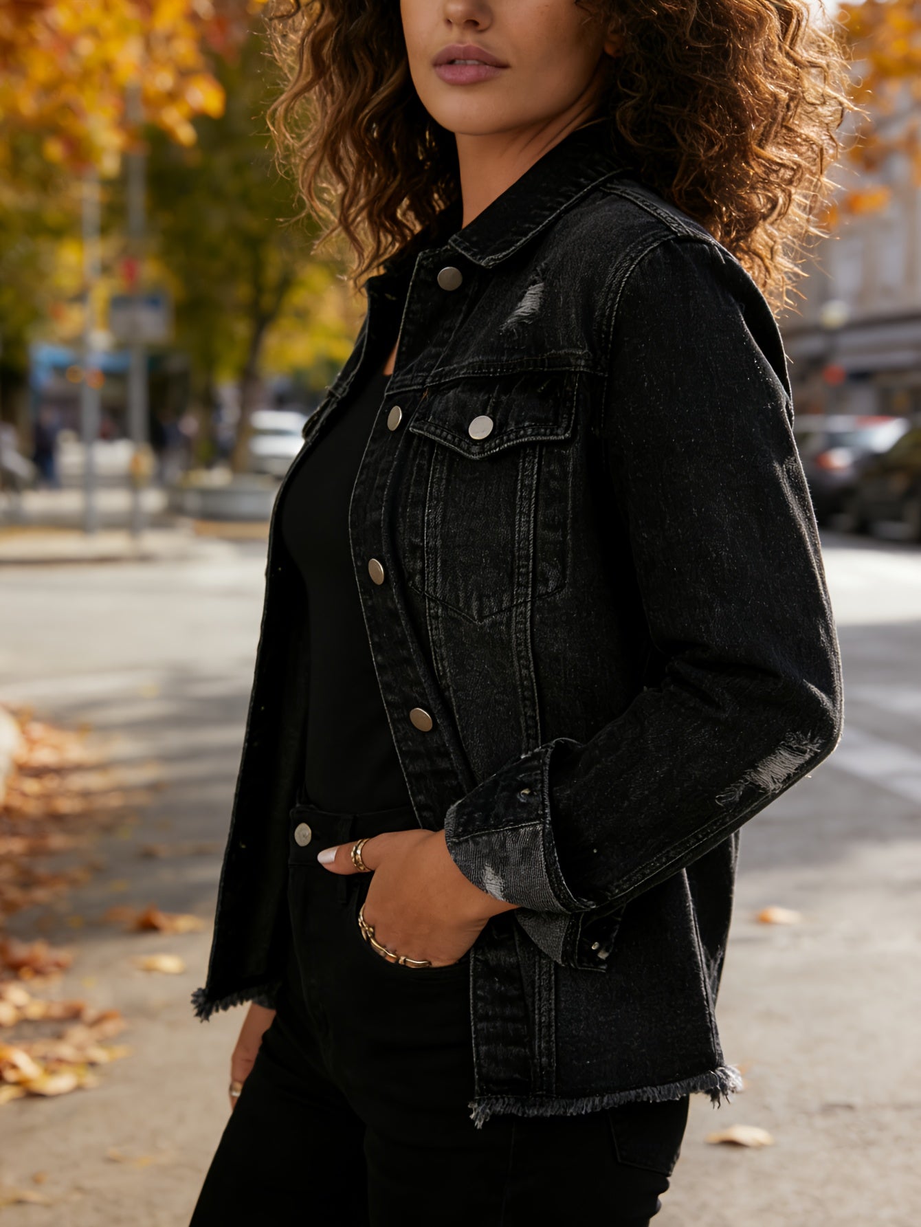 Women's Ripped Washed Button-Up Denim Jacket Coat with Pockets, Casual Classic Distressed Denim Outerwear TZ001