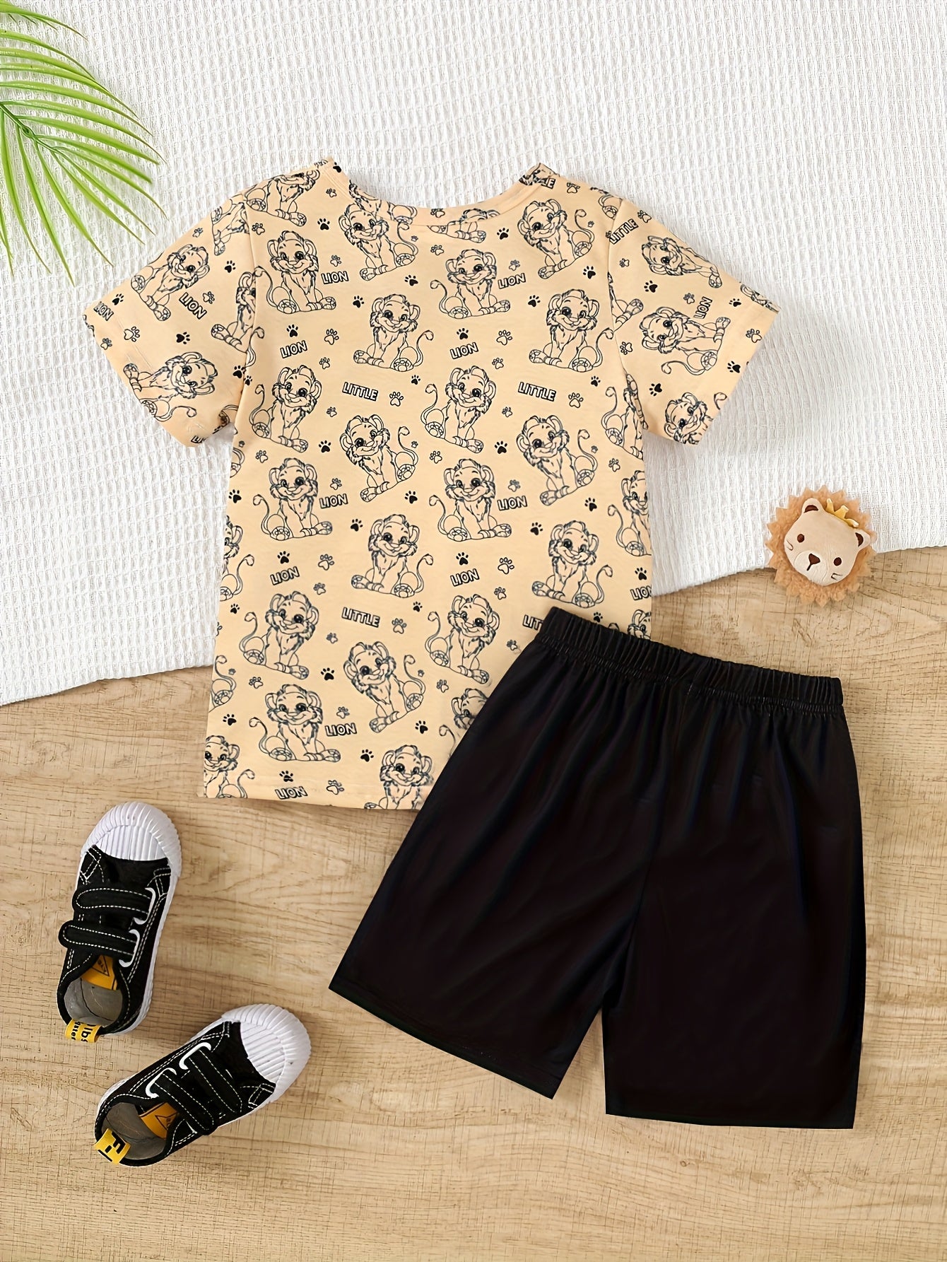Random Two-piece Set for Boys' Fall/summer Wear, Including 1 Short-sleeve T-shirt + Shorts. Features A Printed Long-sleeve Crew-neck T-shirt And Casual Printed Shorts., Perfect for Outdoor