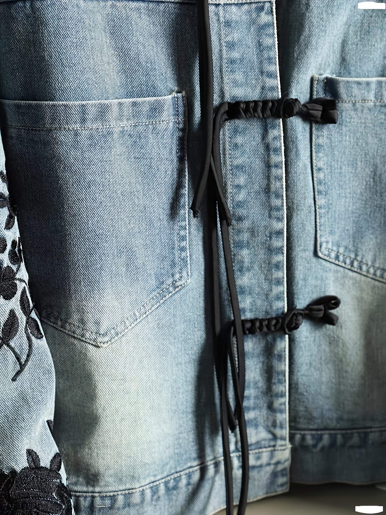 Chinese Style Jacket Women's Non-Stretch Denim Jacket - Vintage Chinese Knot Accent, Lightweight Spring/Fall Coat Non-Transparent Casual Outerwear, Transitional Weather Wear, Intricate Embroidery, Chinese New Year Clothes