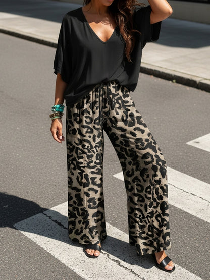 Plus Size, Plus Size Outfit 2pcs Set, Solid V-Neck Top& Leopard Print Wide Leg Pants, Casual Loungewear Set for Women, Comfortable Wear, Animal Print Design, Versatile Matching Set