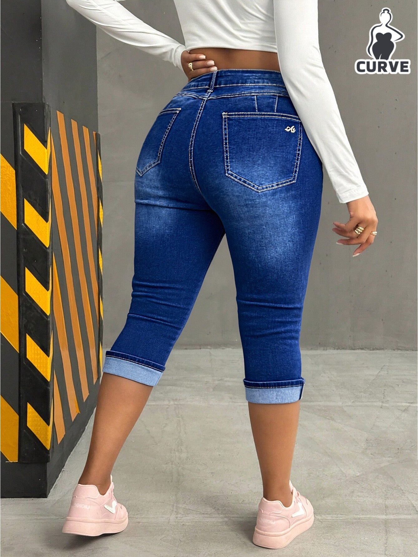 Women'S Plus Size High Waist Distressed Denim Capris, Stretchy Slim Fit Dark Wash Rolled Hem Knee-Length Jeans, Butt Lifting Casual Summer Cropped Pants for Curvy Figures