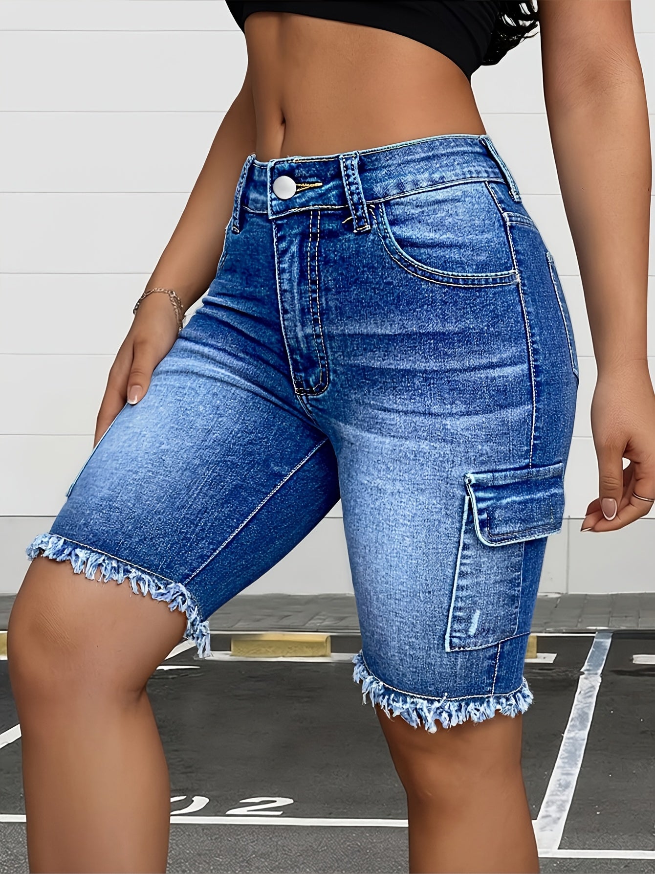 Spring Summer New Women's Sexy Babe Style High Waist Gradient Wash Denim Bermuda Shorts, Stretch Slim Frayed Hem Hip Lifting Cargo Pocket Mid Length Shorts, Versatile Daily Streetwear Dating Outing Vacation for Plus Size Friendly Women