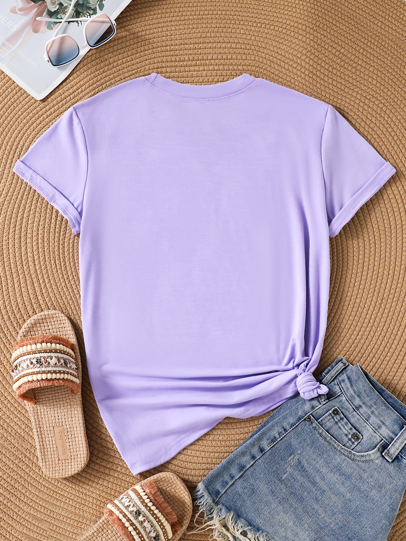 This Short-sleeved T-shirt Features A Purple Floral Print with A Horizontal Branch Pattern. It Has A Regular Fit And A Round Neck, Making It A Suitable Gift for Spring/summer. Perfect for Outdoor Casual Wear