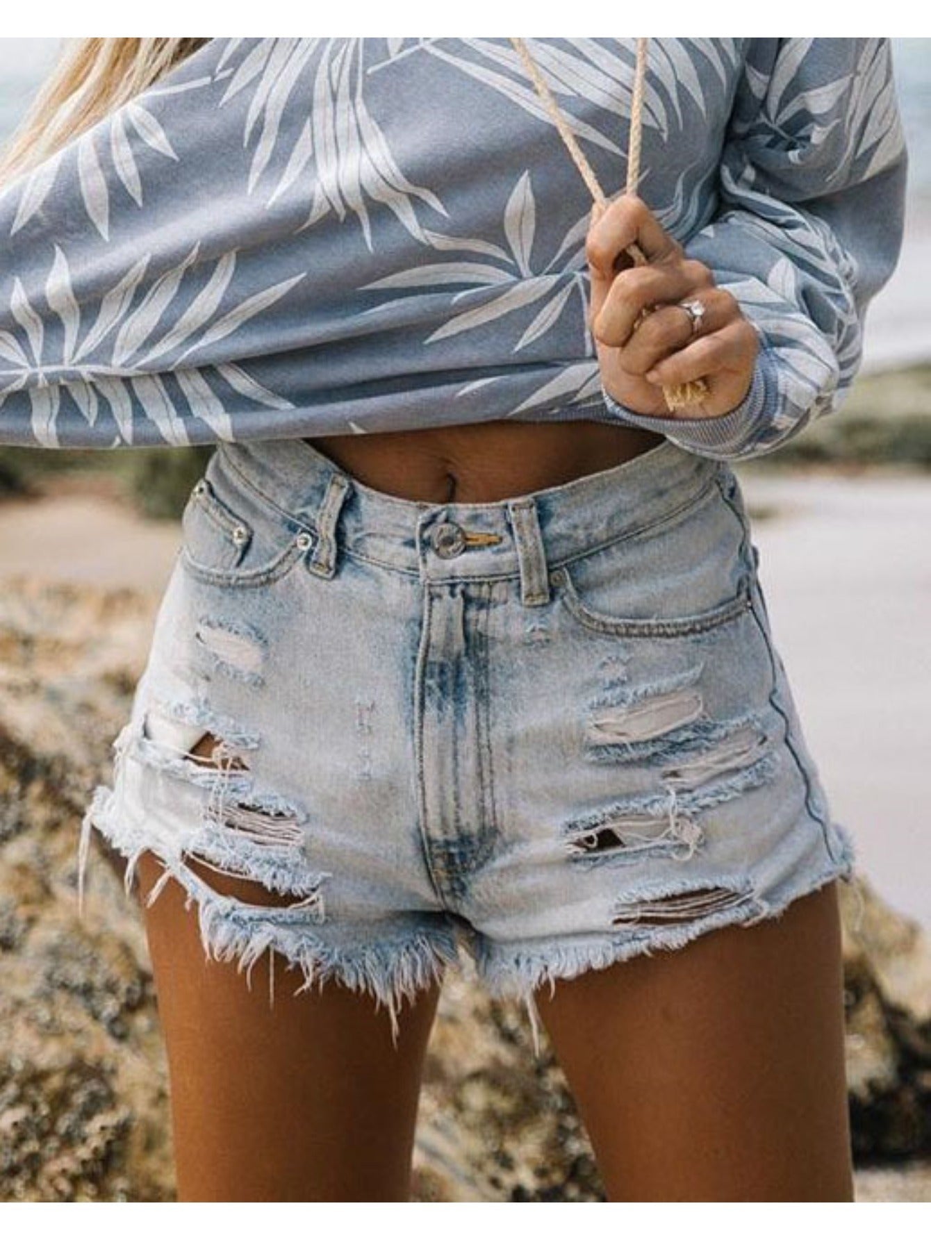 High Waisted Ripped Frayed Hem Denim Shorts for Women Distressed Stretch Fit Summer Casual Shorts with Tassel Detail