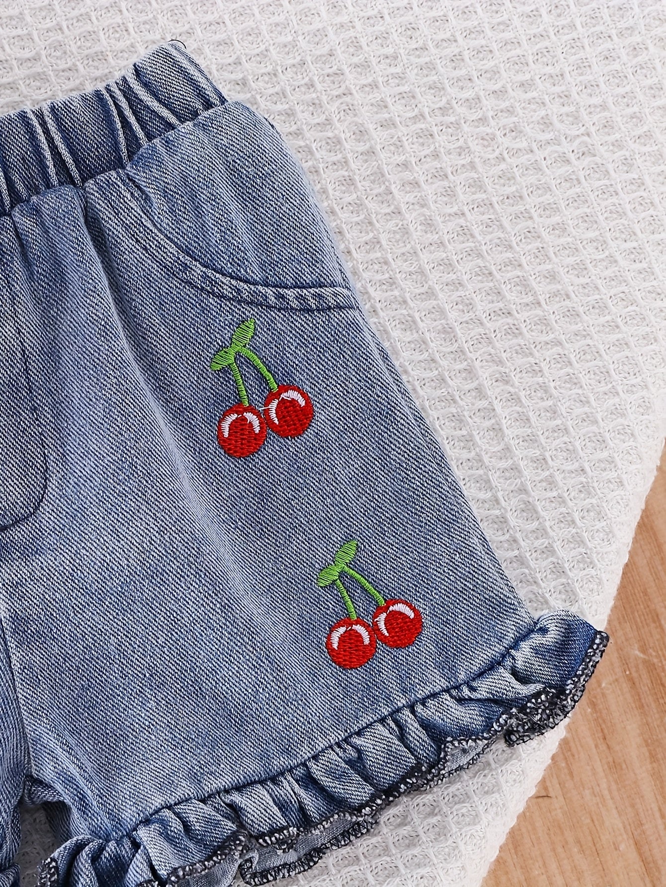 2pcs Baby Girl Summer Outfit Set, 3D Bow Ruffle Peplum Camisole Top, Cherry Embroidered Denim Shorts, Toddler Infant Girls Casual Outfit for Outdoor Sports, Travel & Photo Shooting, 1 Set Random Shipment