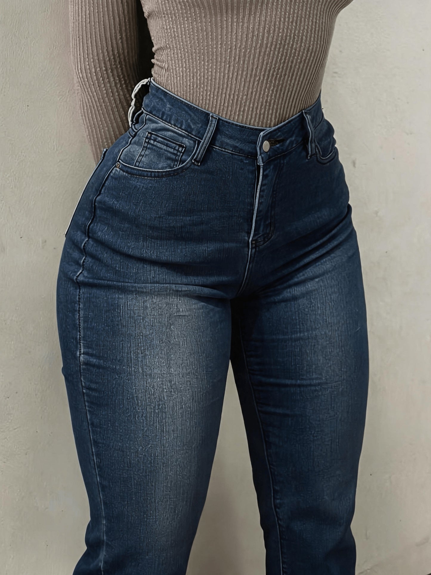 A Pair Of Plus-size Women'S Jeans, Flared Jeans, Slightly Stretchy, Lifts The Hips And Legs, Y2K Style, Fashionable, Casual And Elegant, Suitable For Various Occasions, Street Style, Evening Dates And Parties, Plus-size Jeans, Plus-size Denim.