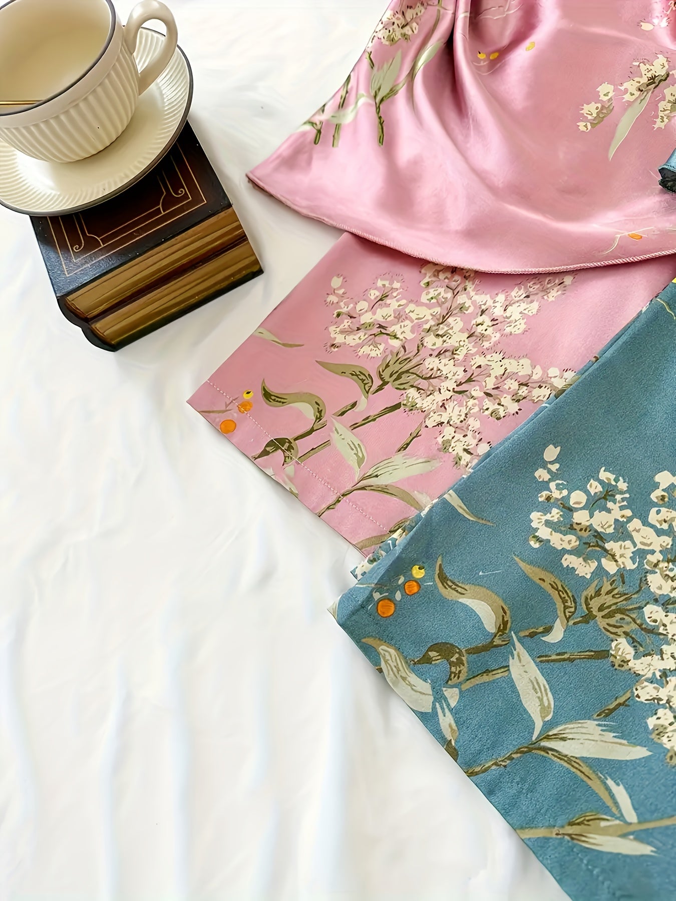 [Four-Piece Pajamas Set] Women's Elegant Small Cherry Print, Wearable in All Seasons, Pile Collar Suspenders Long Pajamas Set, Comfortable Four-Piece Set