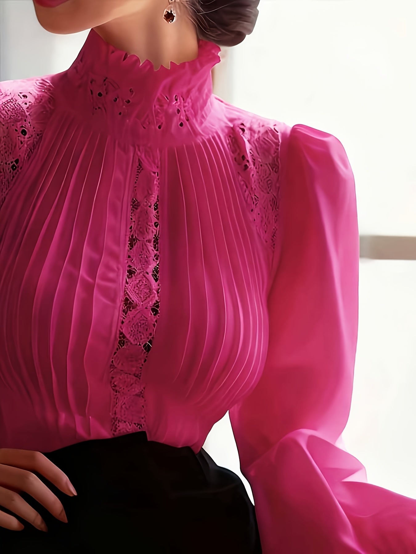 Fashion Women'S Shirt T-shirt Advanced Sense Of Luxury Elegant Fashion White Hollow Puff Sleeves Ruffled Turtleneck Shirt Top Female Design Sense.