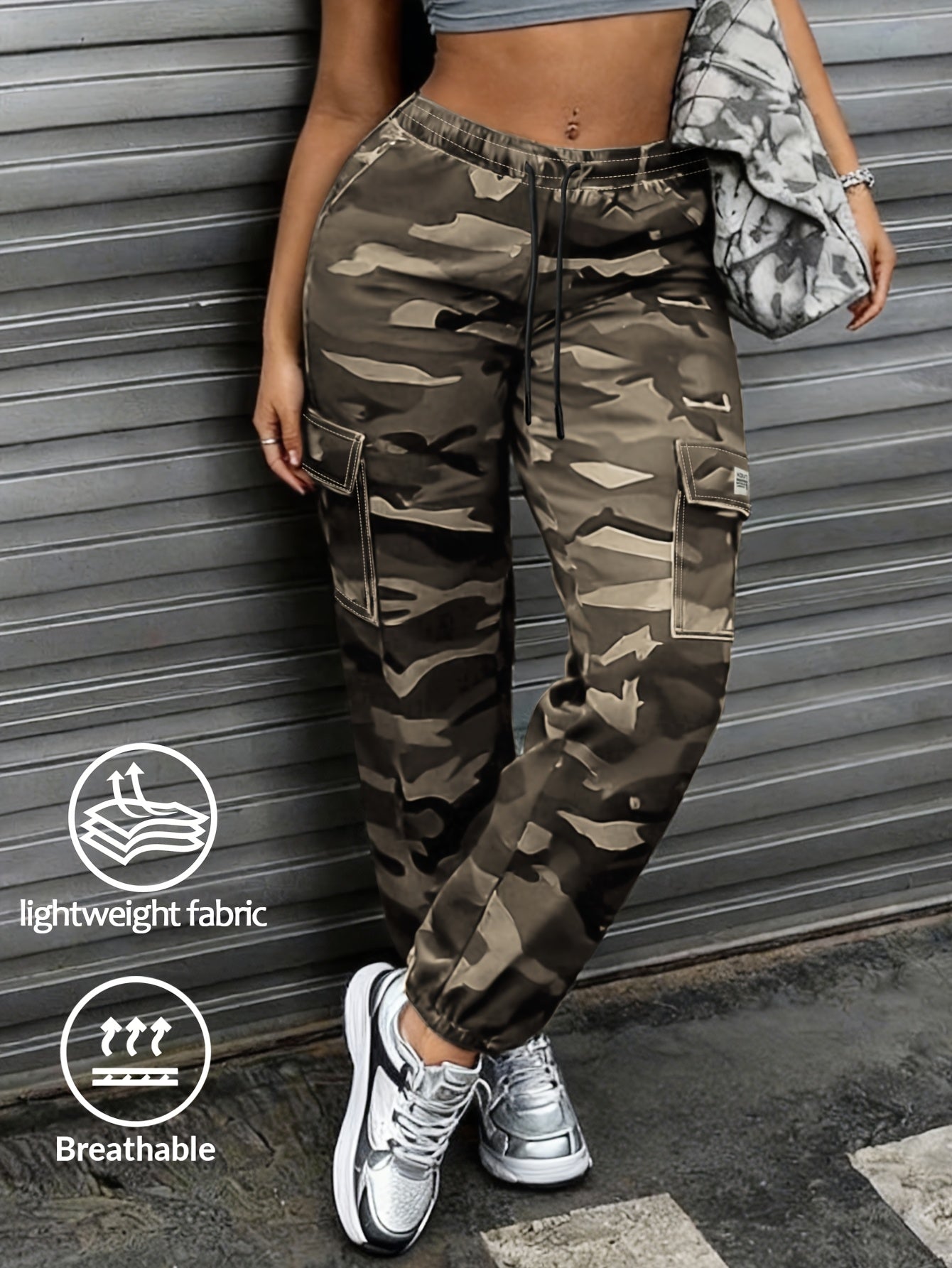 Women's Casual Camouflage Work Pants with Large Patch Pockets, Elastic Drawstring Waistband, and Tapered Cuffs, Suitable for Daily Outdoor Leisure Wear