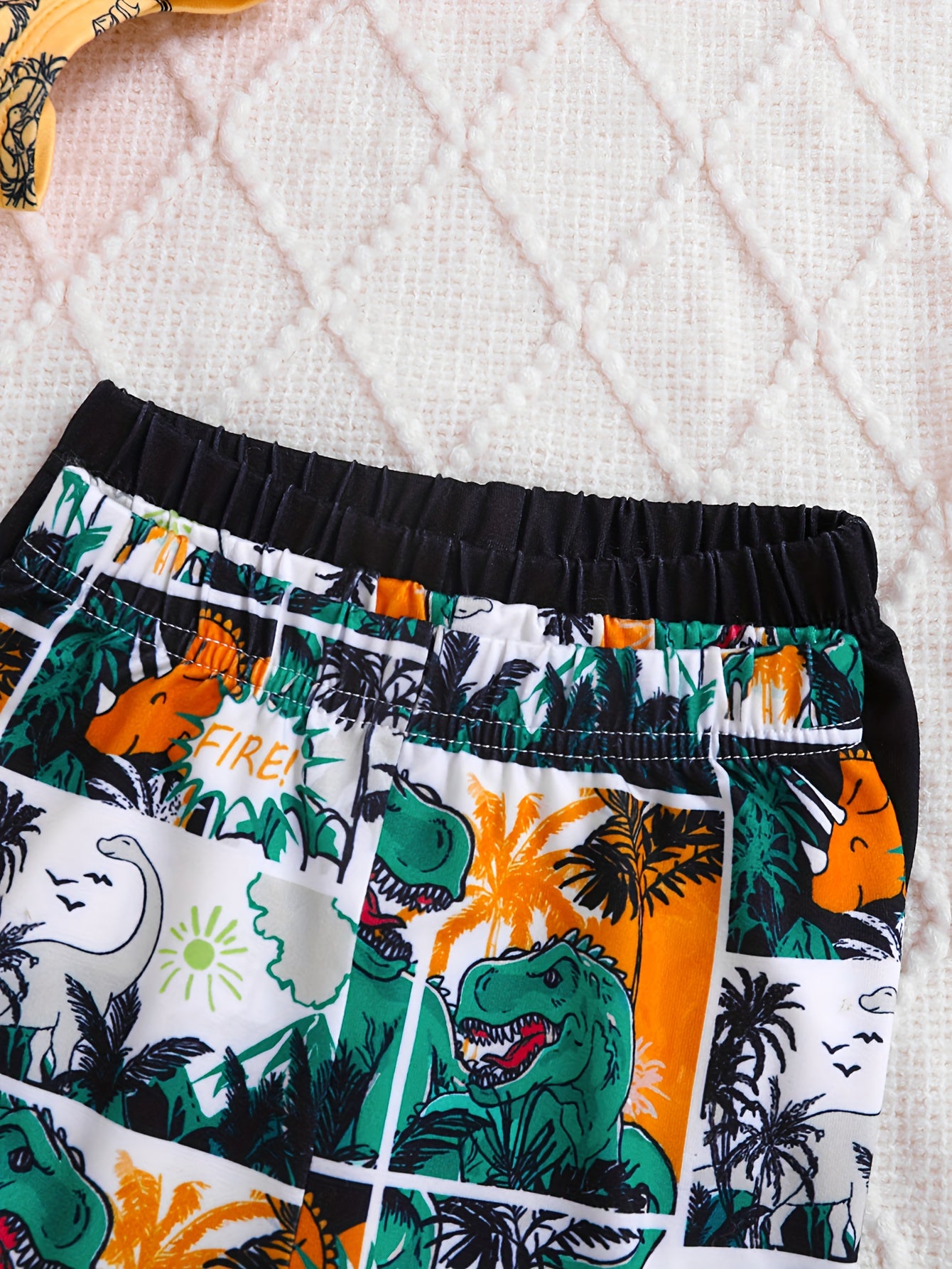 6pcs Boys' Autumn and Winter Set with Yellow Lion Patterns, White Dinosaur Cartoon Print Long Sleeve Rompers, Black Lion Print Pants, and Matching Hat - Cute Outfit, for Outdoor, Cold Weather Clothing, Seasonal Baby Wear, Playful Clothes, Comfortable Romp