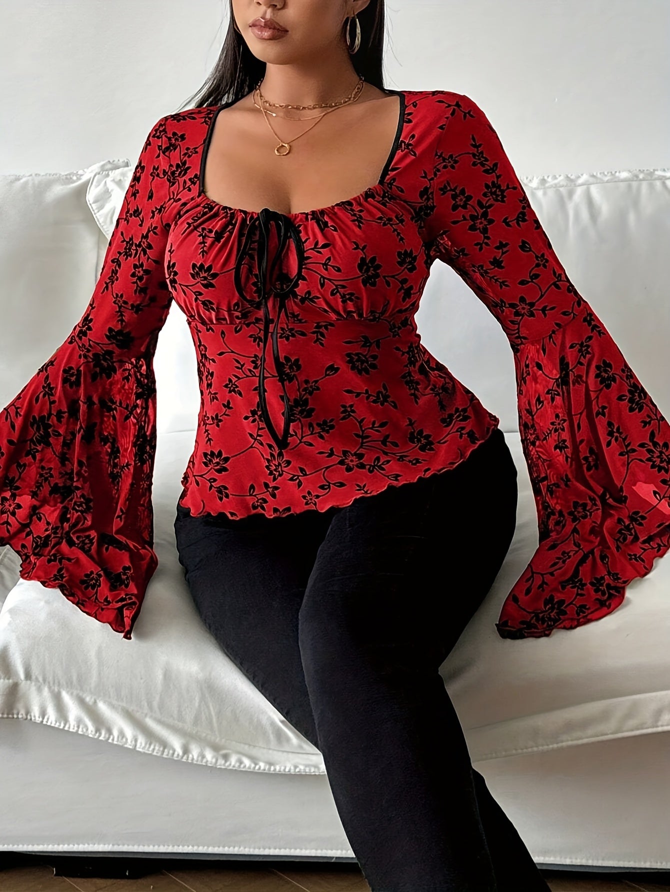 [Stylish Red Top] Plus Size, Stylish Red Top with Black Floral Pattern: Elastic Bodice, Elegant Look