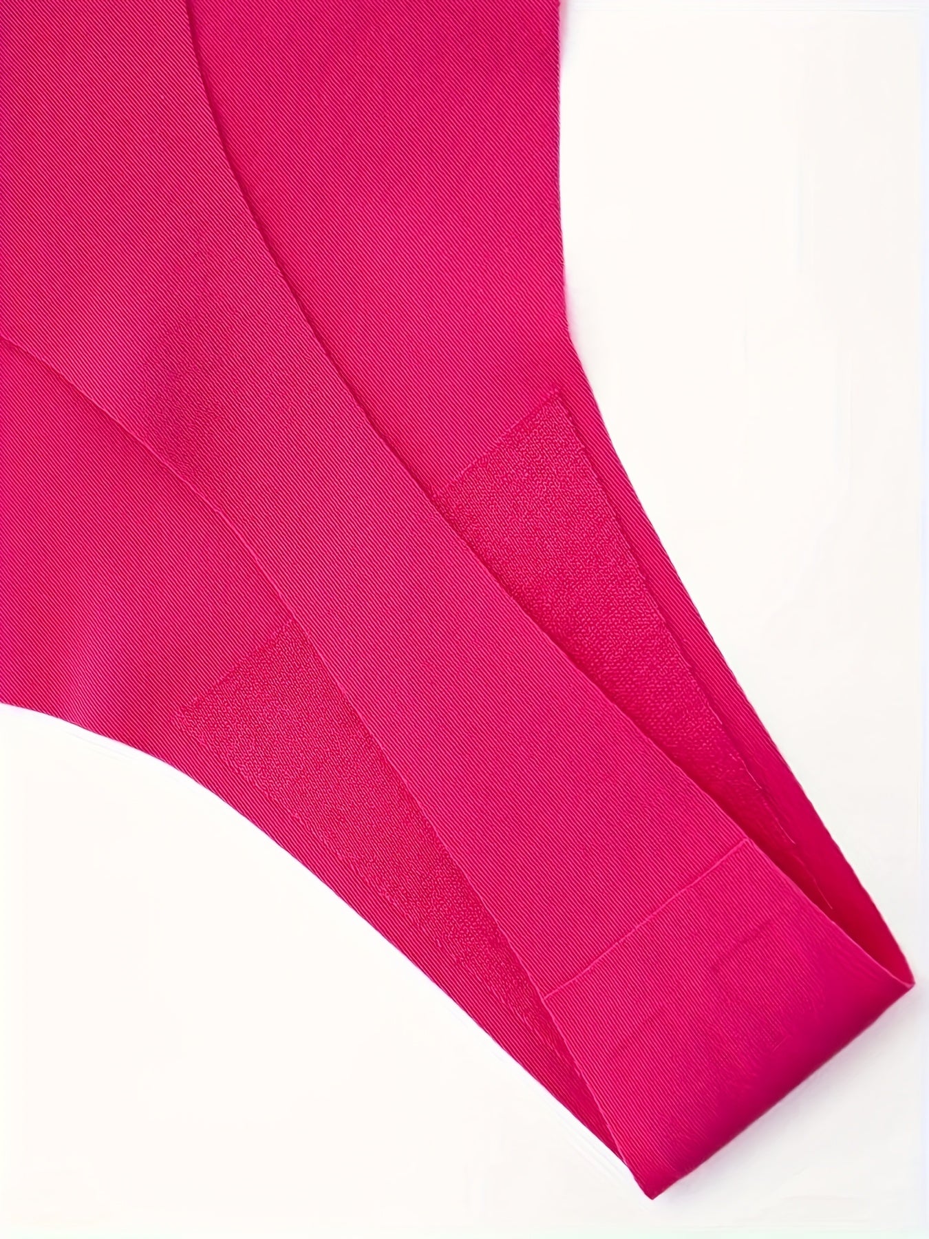 Set of 6, Ladies' Low-Rise Thongs Featuring a Heart Design, Seamless Construction, Alluring Style, with Wavy Edge Patterns And Cut-Out Heart Details