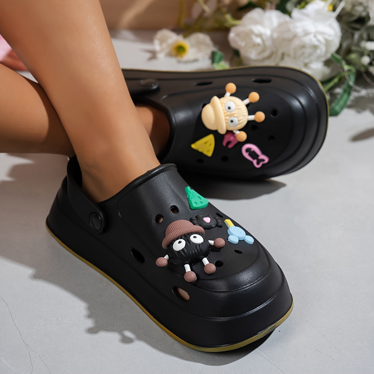 Women's Clogs, Cute Cartoon Shoe Charms, Fashionable Summer Casual Slippers, Suitable for Outdoor and Indoor Sandals, Height Increasing and Non-Slip, Ideal for Vacation, Walking, Beach, Christmas Gift, Women Shoes
