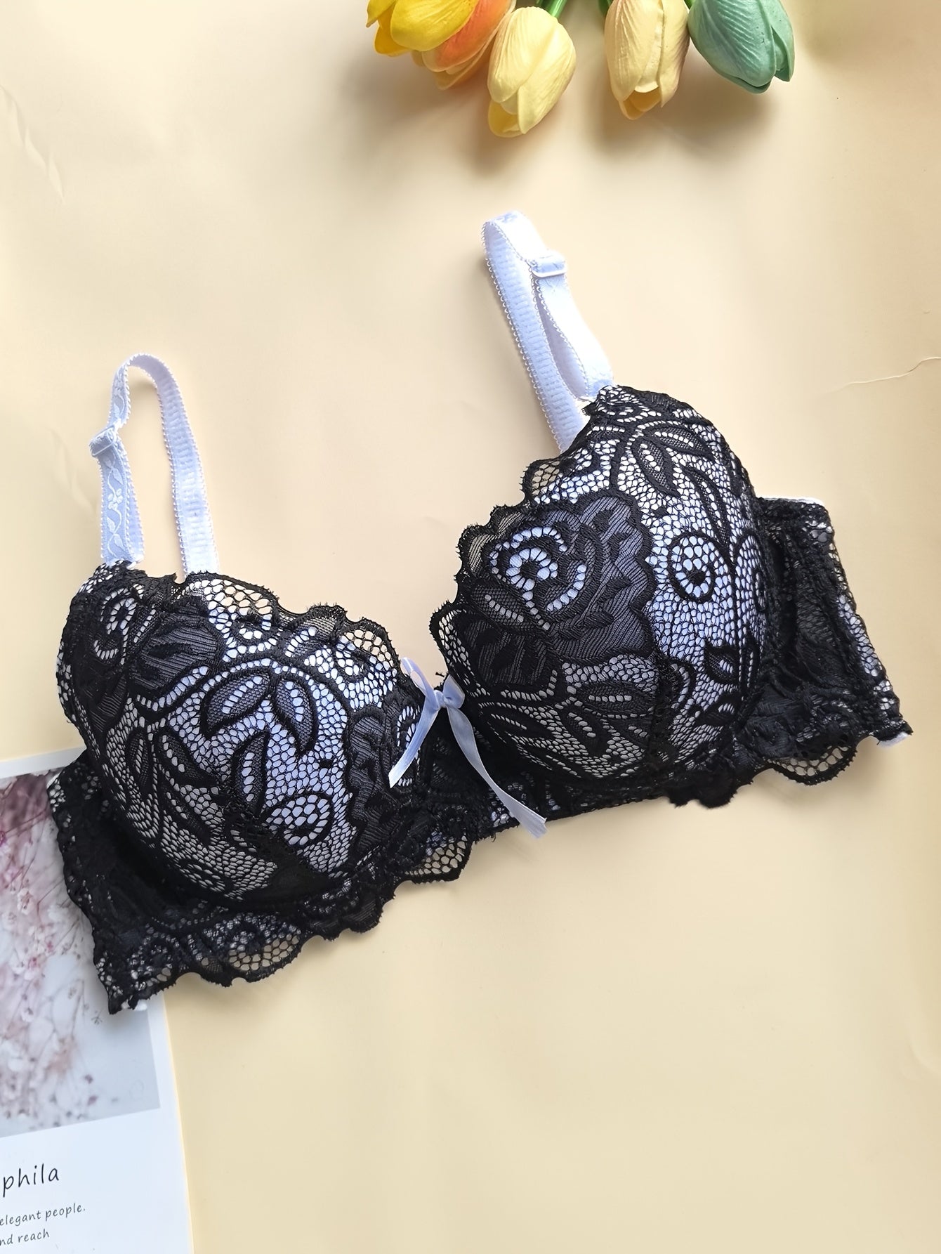 High-Quality French Lace Sexy Women'S Bra And Thong Panty Set with Exquisite Deep V Neckline