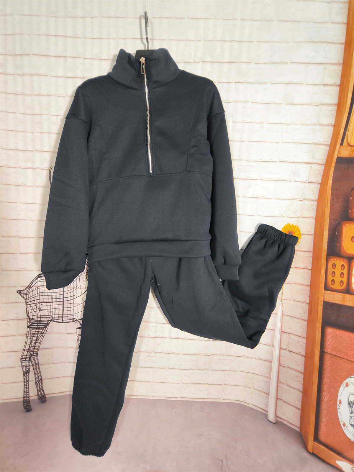A Set of Autumn And Winter European And American Women'S Two-Piece Suits, Sweatshirts, Trousers, Fleece Sports, Street Fashion And Casual Suits