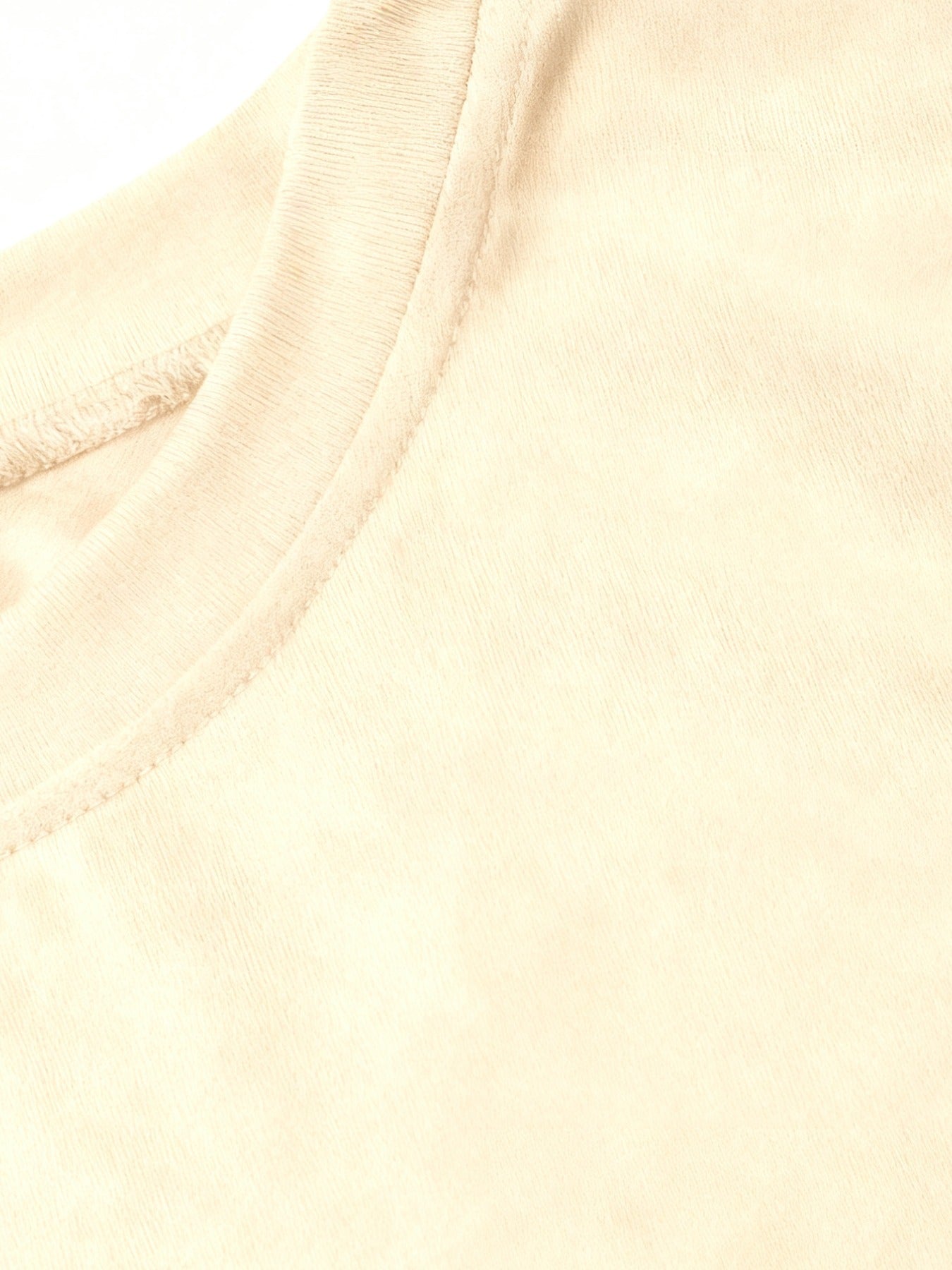 A Casual Women'S T-Shirt Made of 100% Featuring a Retro Print of Smiling Face Daisies That Radiate Positive Energy. This Y2K Style Has Short Sleeves And a Loose Round Neck
