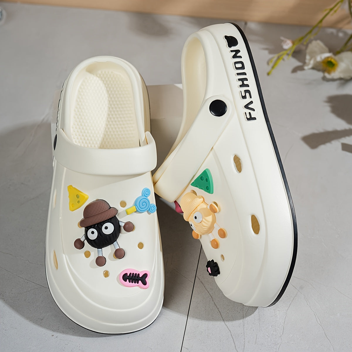 Women's Clogs, Cute Cartoon Shoe Charms, Fashionable Summer Casual Slippers, Suitable for Outdoor and Indoor Sandals, Height Increasing and Non-Slip, Ideal for Vacation, Walking, Beach, Christmas Gift, Women Shoes