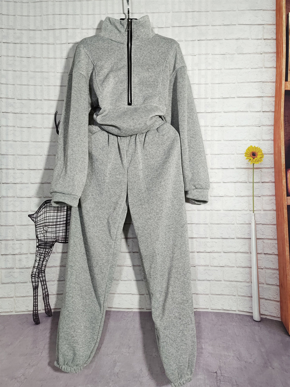 A Set of Autumn And Winter European And American Women'S Two-Piece Suits, Sweatshirts, Trousers, Fleece Sports, Street Fashion And Casual Suits