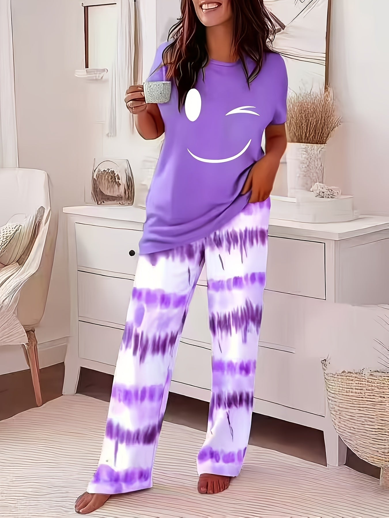 Smiling-printed Round-necked Short-sleeved Top + Gradient-colored, Loose-fit Straight-leg Pants Set