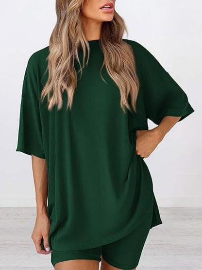 A Two-Piece Outfit Consisting of a Relaxed-Fit Solid Color Short-Sleeve Top And Shorts, Perfect for The Spring/Summer 2026 Season