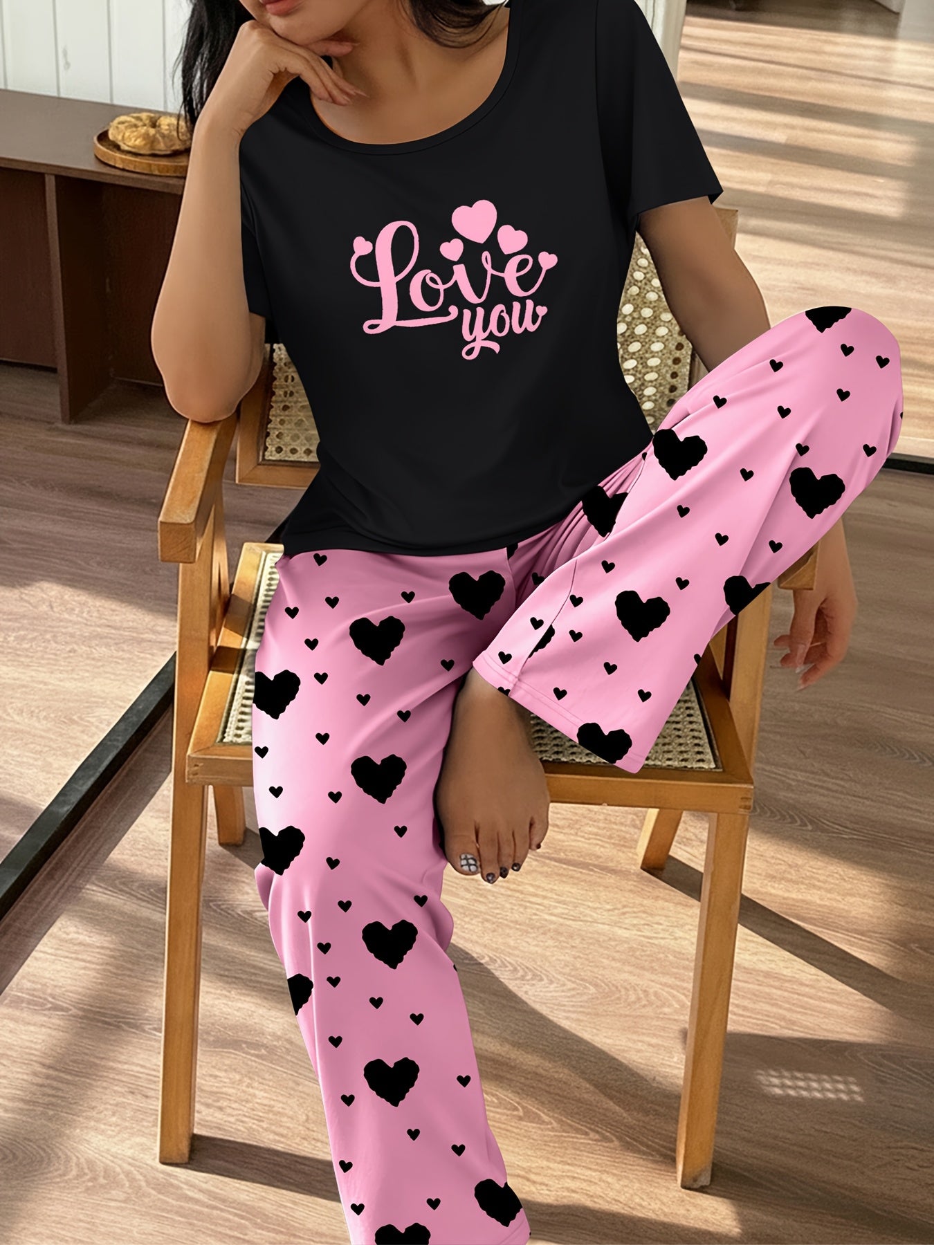 Single Round Neck T-Shirt, Women's Casual "Love You" Pink Heart Print Black Round Neck Short Sleeve Pink Base Black Heart Full Print Pajamas(Only Top)