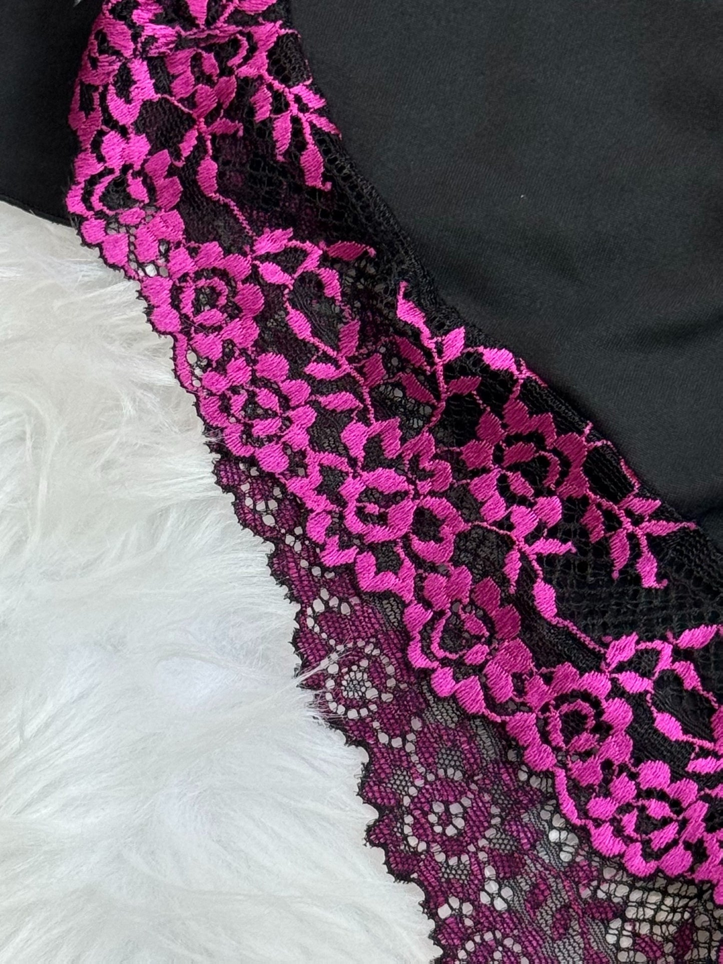 Contrast Color Lace Splicing V-neck Camisole and Double-sided Bow Splicing Casual Shorts | Skin-friendly, Comfortable, Stretchy Fabric, Sexy Style, Suitable for All Seasons