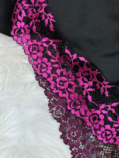 Contrast Color Lace Splicing V-neck Camisole and Double-sided Bow Splicing Casual Shorts | Skin-friendly, Comfortable, Stretchy Fabric, Sexy Style, Suitable for All Seasons