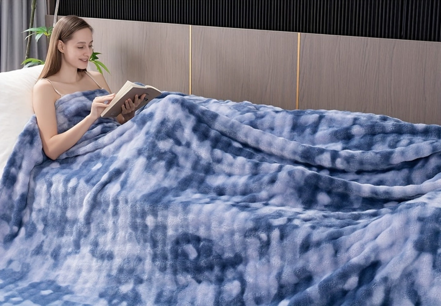 Faux Rabbit Fur Cozy Throw Blanket - Machine-Washable Travel Style