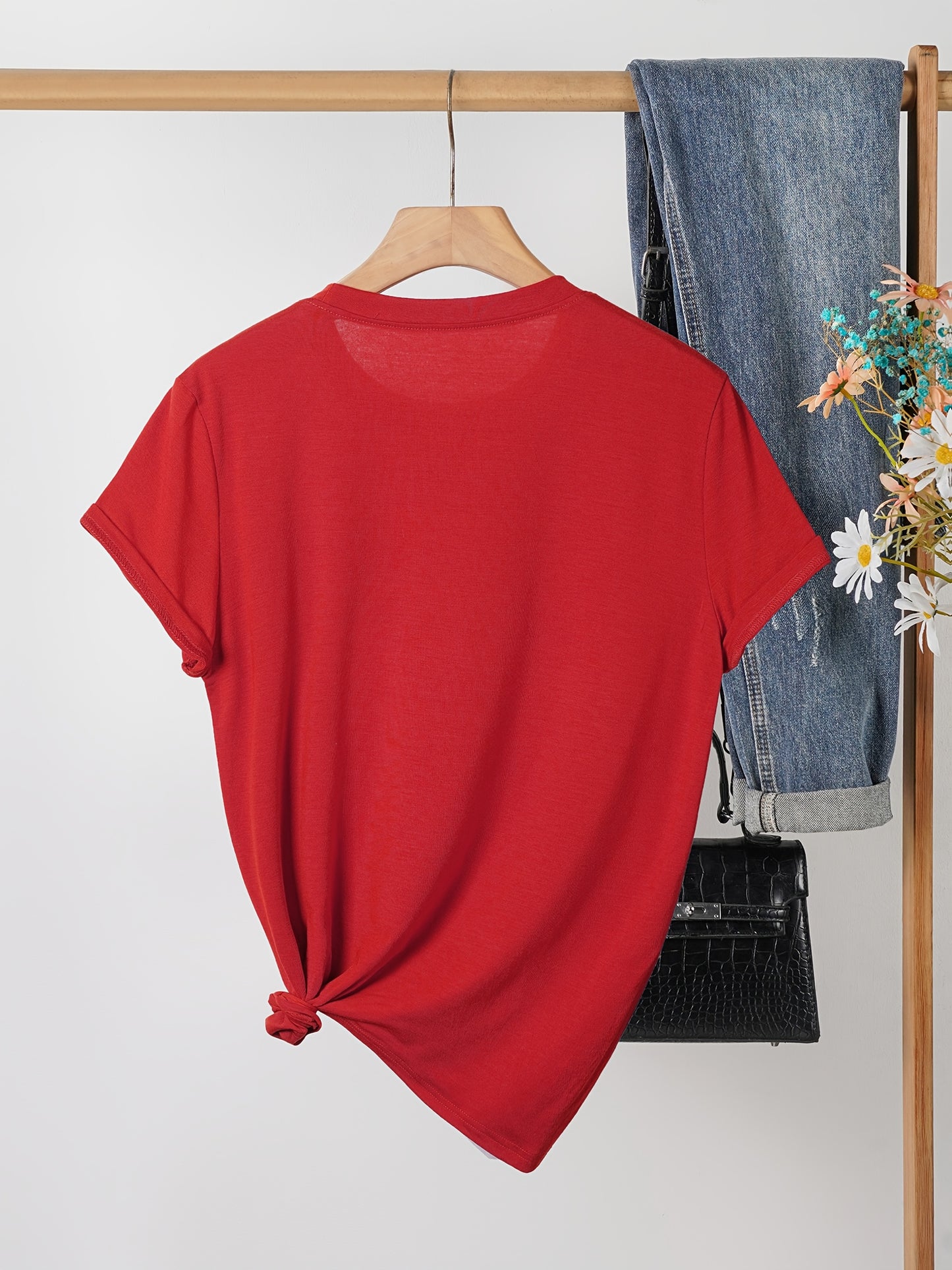 Women's Casual T-shirt, Chic Butterfly Pattern Print T-shirt - Rose Elements, Gifts, Casual Crew Neck Top - Breathable, Light and Comfortable, Suitable for Spring and Summer Wardrobes