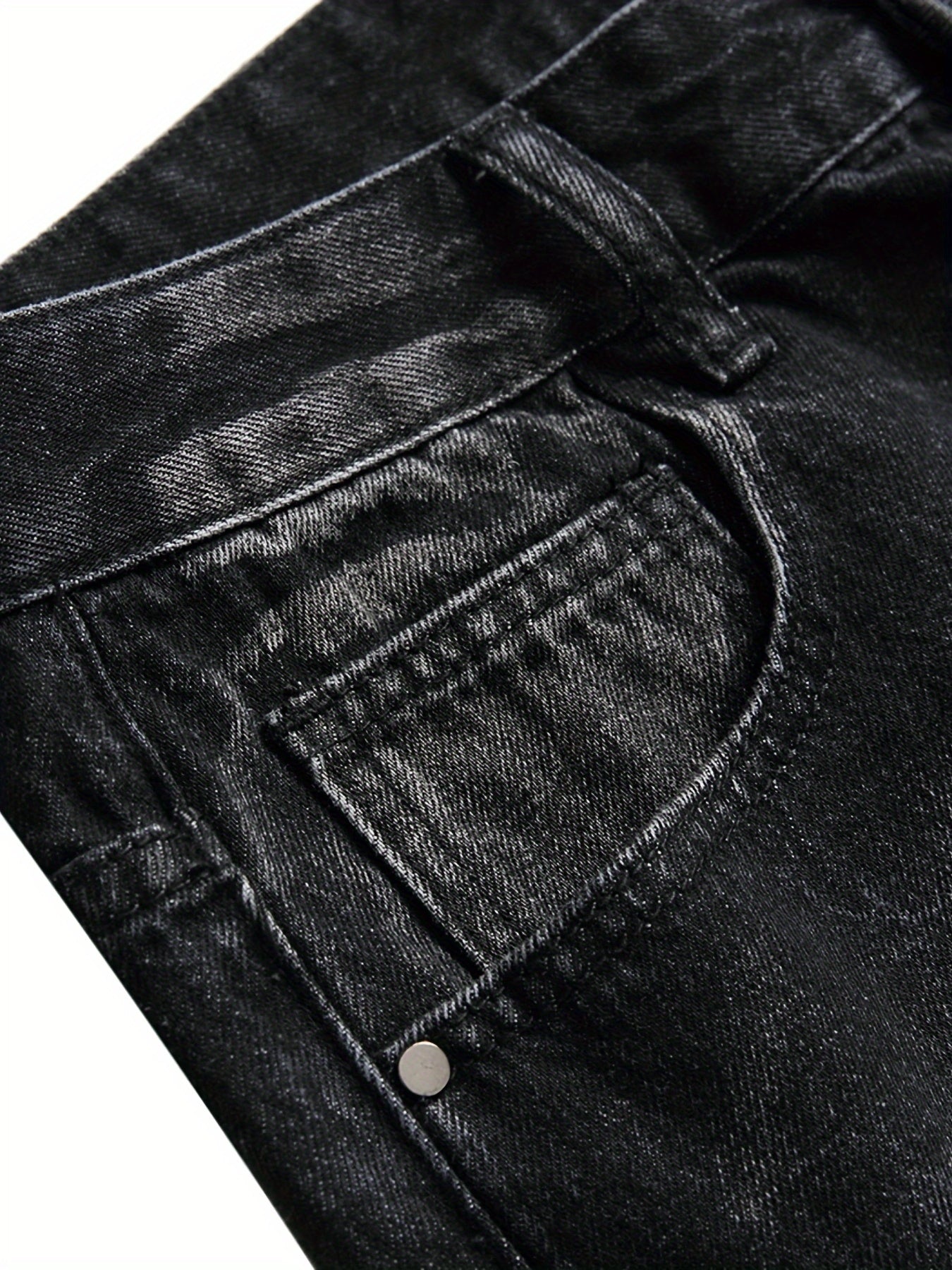 Casual Trend Jeans for Men in Black with a Slim Fit And Ripped Design