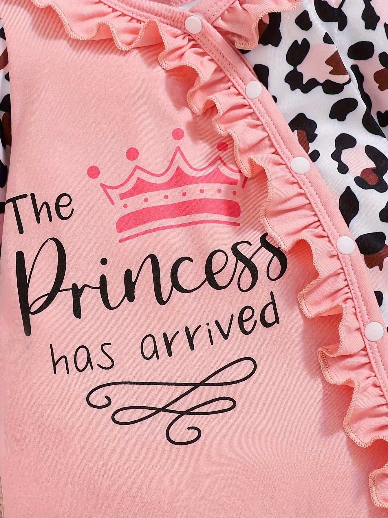 Pink Leopard Print "The Princess Has Arrived" Onesie with Matching Hat for Youngsters - Cozy Knitted Fabric, Casual Style, Regular Fit, Perfect for Fall/Winter, for Outdoor, Perfect for Outdoor