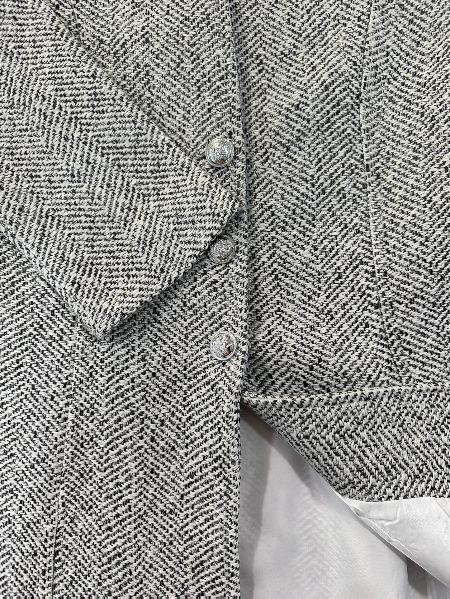 Women's Tweed Coat - Elegant, H-Silhouette Formal & Everyday Outerwear, Long Sleeve Winter Coat for Office, Parties, Casual Outfits - Non-Stretchy Mature Professional Jacket, Office Wear, Tailored Fit, Textured Fabric, Stylish Outerwear