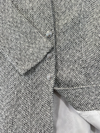 Women's Tweed Coat - Elegant, H-Silhouette Formal & Everyday Outerwear, Long Sleeve Winter Coat for Office, Parties, Casual Outfits - Non-Stretchy Mature Professional Jacket, Office Wear, Tailored Fit, Textured Fabric, Stylish Outerwear