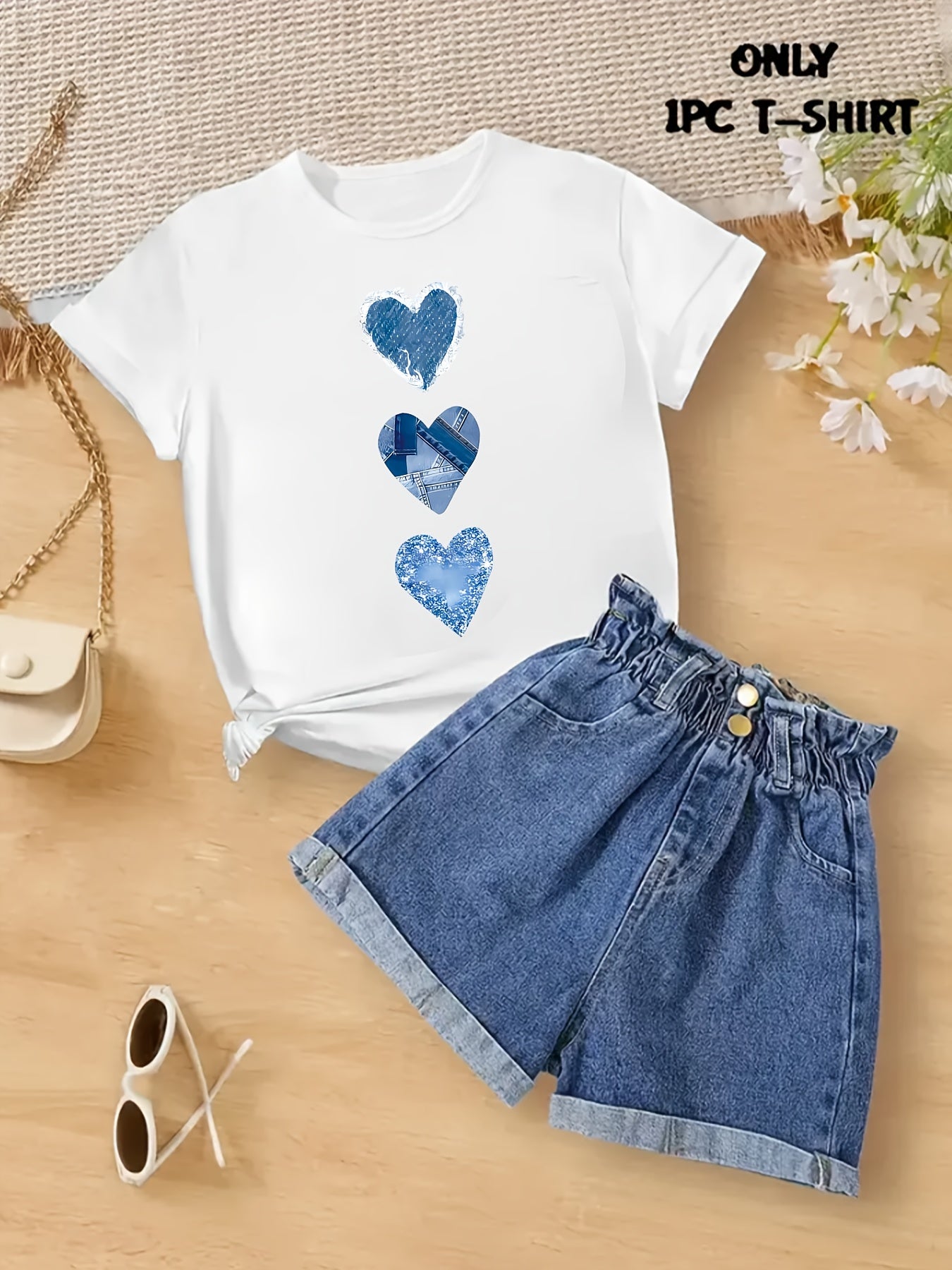 1pc White T-shirt with Blue Heart Print - Stylish Casual Short Sleeves, Unique Design, Perfect for Summer Outfits. Pair with a Fashionable Beige Handbag and Trendy Fashion Glasses for a Complete Look....