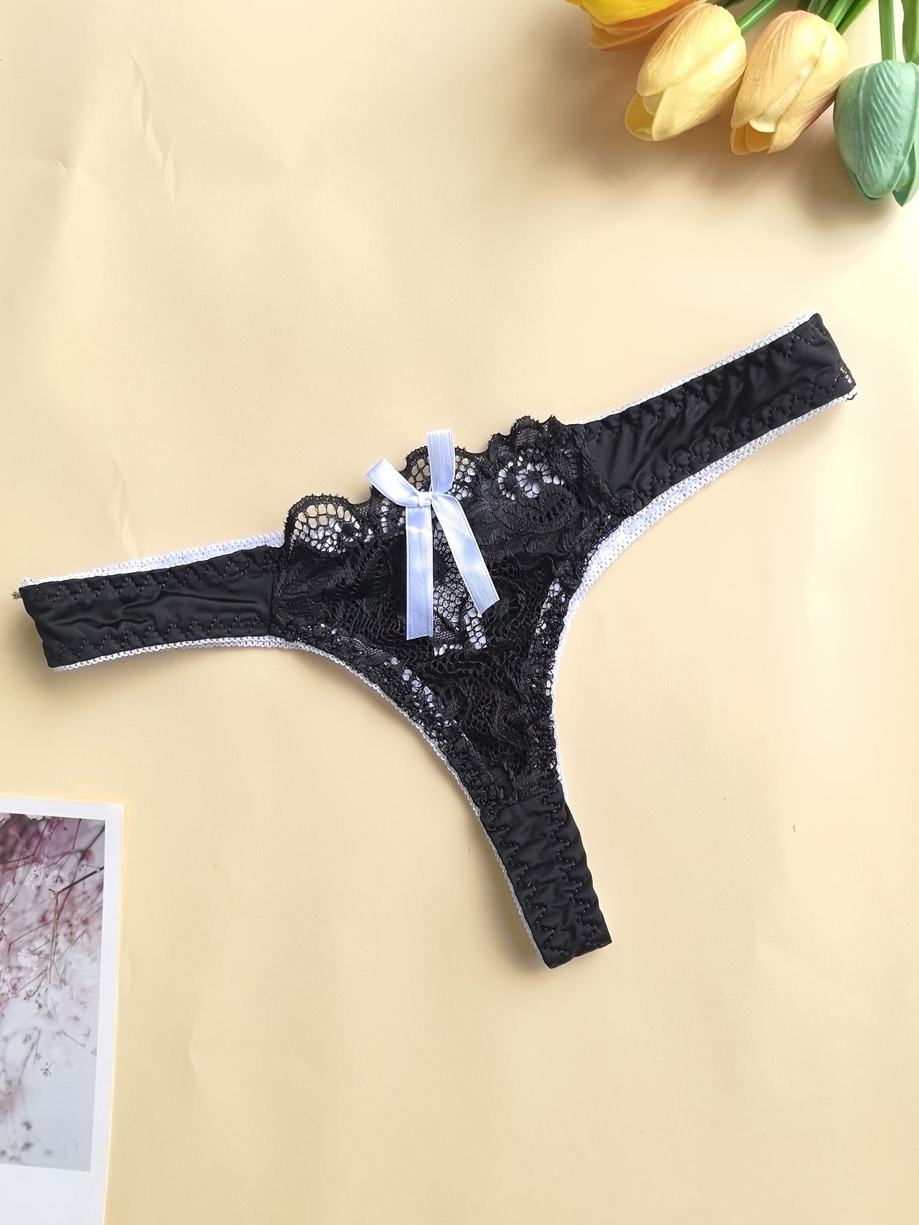 High-Quality French Lace Sexy Women'S Bra And Thong Panty Set with Exquisite Deep V Neckline