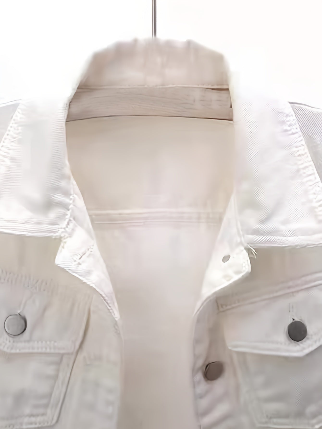 Ladies' Short Denim Jacket with a Slim Fit, Featuring 3/4 Sleeves And a Distressed Look