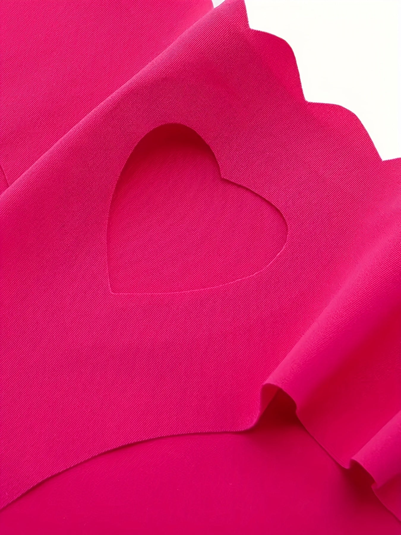 Set of 6, Ladies' Low-Rise Thongs Featuring a Heart Design, Seamless Construction, Alluring Style, with Wavy Edge Patterns And Cut-Out Heart Details