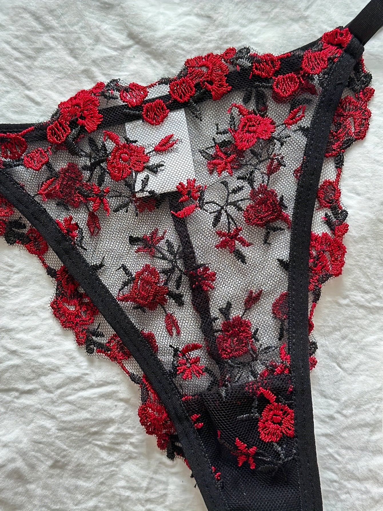 Christmas Gift Women'S Sexy Lingerie Combination Bra Underwear Chic Lingerie Set Available In Soft Pink, Elegant Black-Red, Romantic Burgundy, And Stylish Black-Blue, Vibrant Rose Embroidery On Sheer Mesh And Feminine Ribbon Details