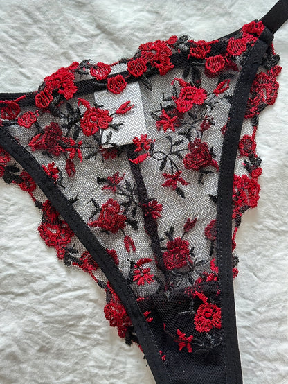 Christmas Gift Women'S Sexy Lingerie Combination Bra Underwear Chic Lingerie Set Available In Soft Pink, Elegant Black-Red, Romantic Burgundy, And Stylish Black-Blue, Vibrant Rose Embroidery On Sheer Mesh And Feminine Ribbon Details